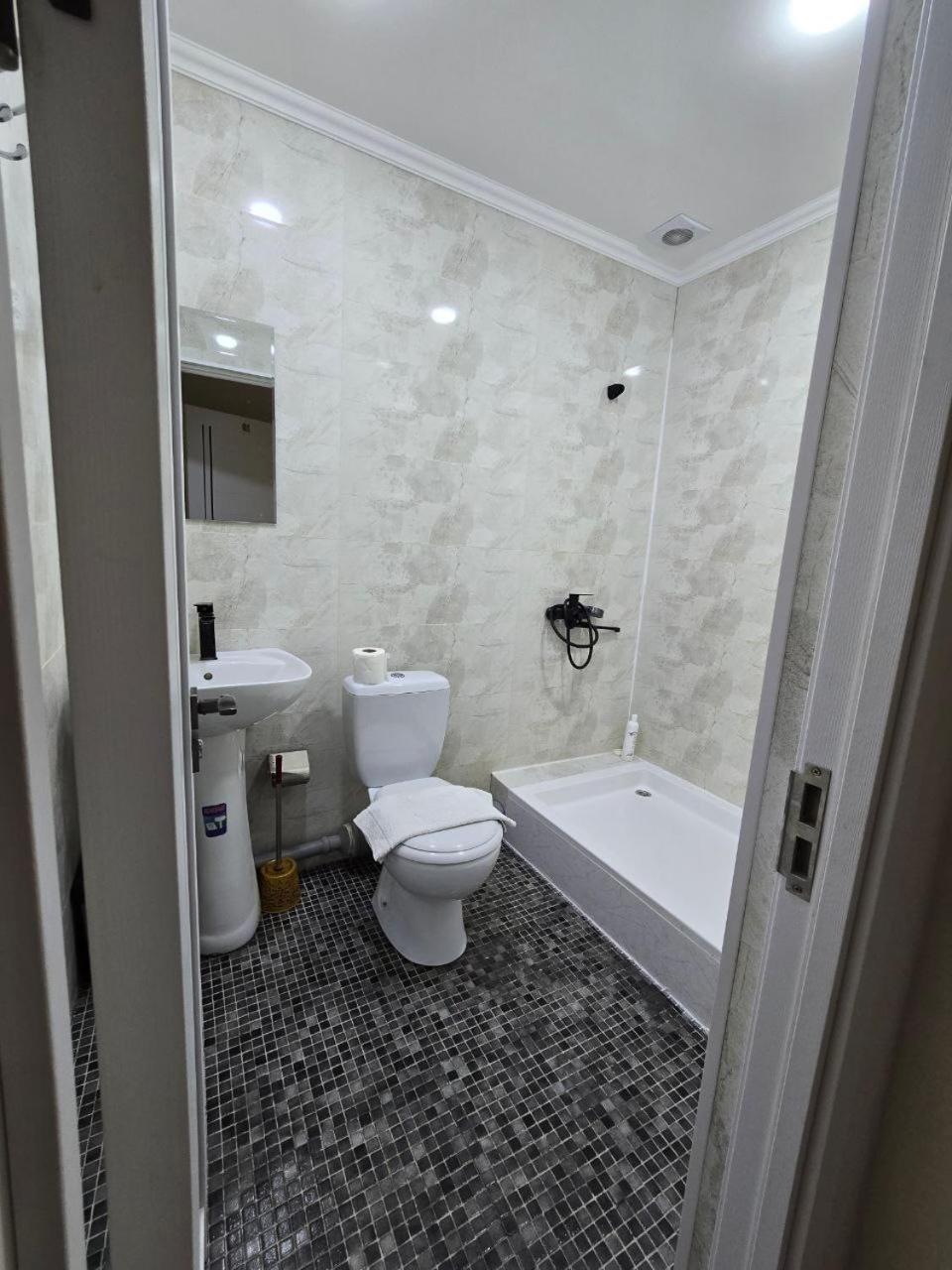 Guesto Hostel Tashkent Exterior foto